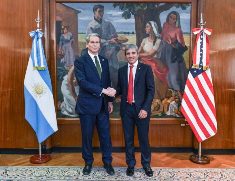 nota-1749407-caputo-volvera-reunirse-bessent-pendientes-pole-position-estados-unidos-1100265