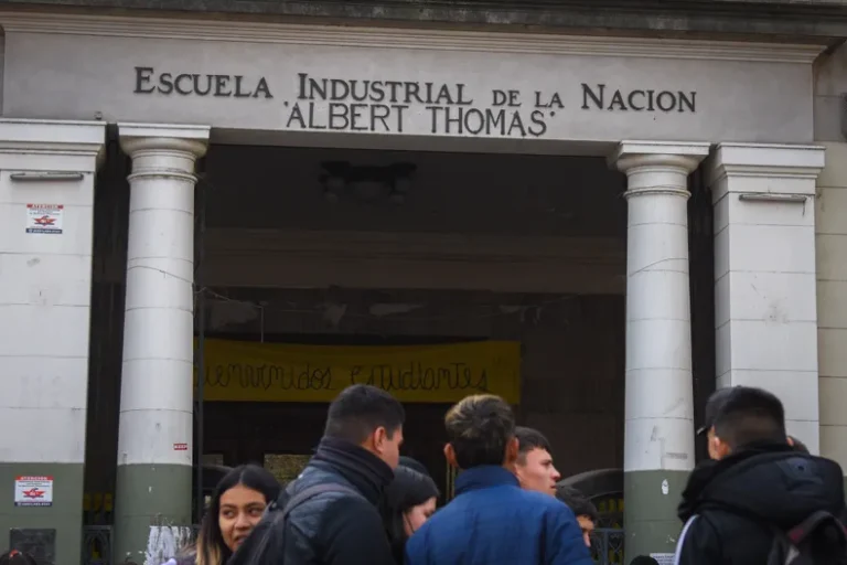 albert-thomas-colegio-la-platajpg
