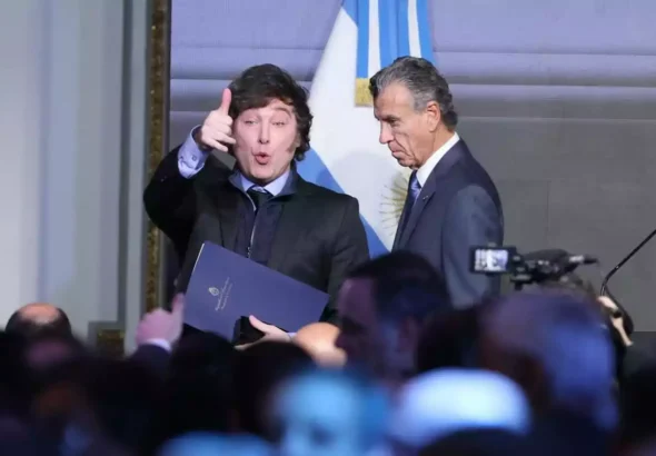 javier-i7l7zk7vc5btnlceskai3py5vy_1200_800