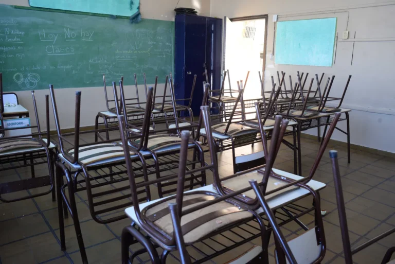 aula-vacia-paro-docente-clases-suteba-la-platajpg