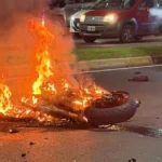 incendio-moto-camino-centenario
